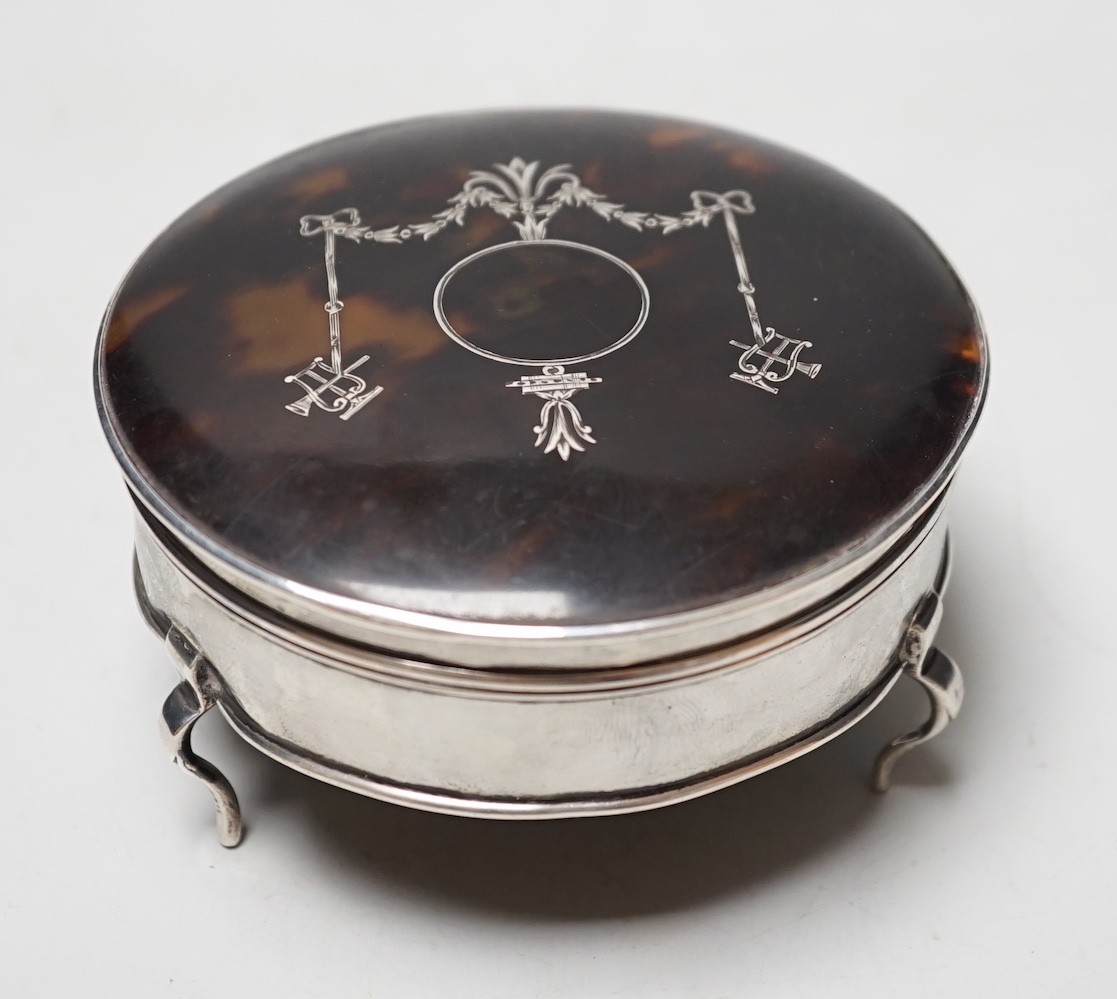 A George V circular silver and pique inlaid tortoiseshell trinket box, William Comyns, London, 1914, width 94mm.